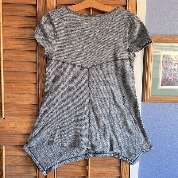 Cable & Gauge Asymmetrical Shark-bite Hem Tunic Top M - Picture 9 of 9